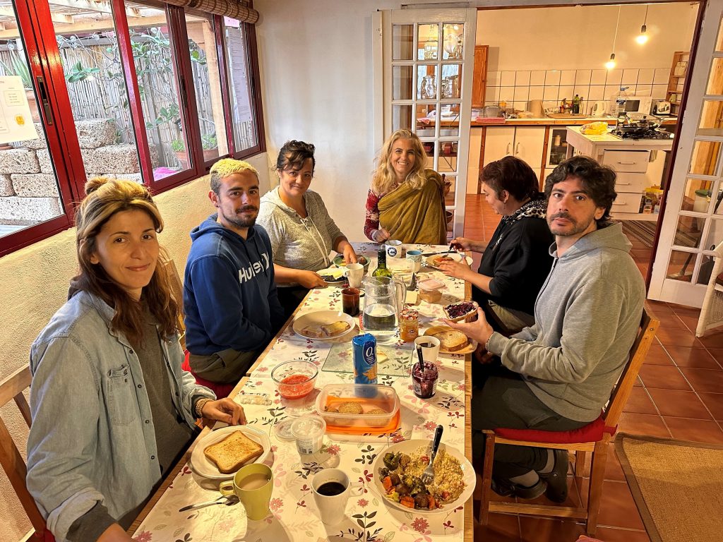 Una alegre convivencia diligentemente conciliada con el silencio interior y exterior.