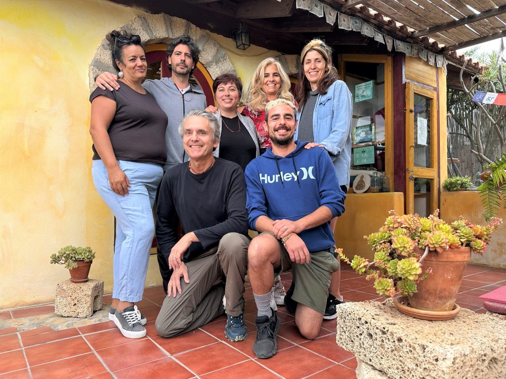 Foto de familia de despedida del retiro de silencio y meditación.